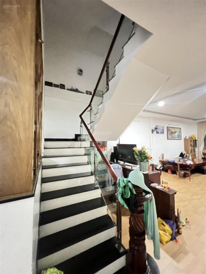 Hiếm duy nhất 1 căn nhà 3 tầng kiến cố đẹp đường oto ngay hoàng diệu 2  chợ linh trung ngang 5m