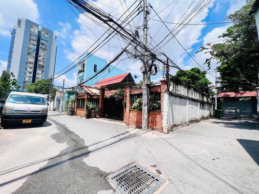 Sót lại 1 căn nhà 120m2 ngang 5,7m nở hậu 7,2m có sân oto đường số 8 linh trung ngay hoàng diệu 2