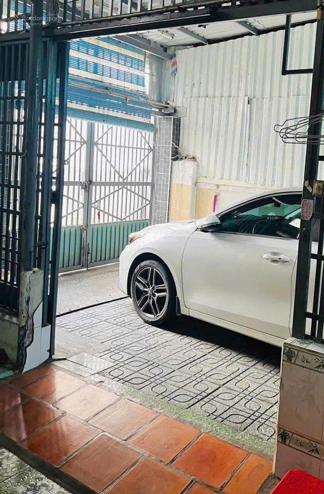 Sót lại 1 căn nhà 120m2 ngang 5,7m nở hậu 7,2m có sân oto đường số 8 linh trung ngay hoàng diệu 2
