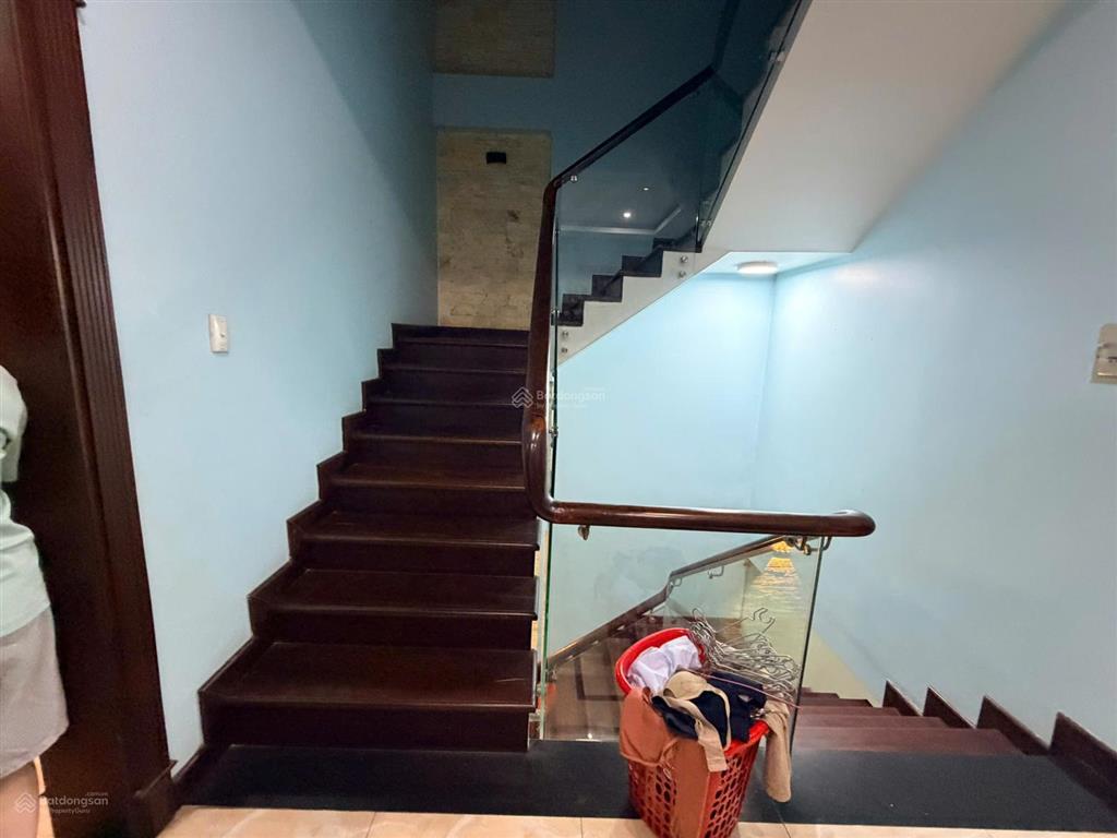 Chủ giảm mạnh 3 tỷ gấp bán biệt thự 3 tầng đường lê văn chí 166m2 ngang 7m sát hoàng diệu 2 đh spkt