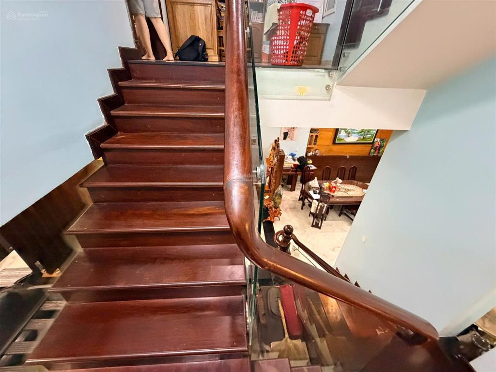 Chủ giảm mạnh 3 tỷ gấp bán biệt thự 3 tầng đường lê văn chí 166m2 ngang 7m sát hoàng diệu 2 đh spkt