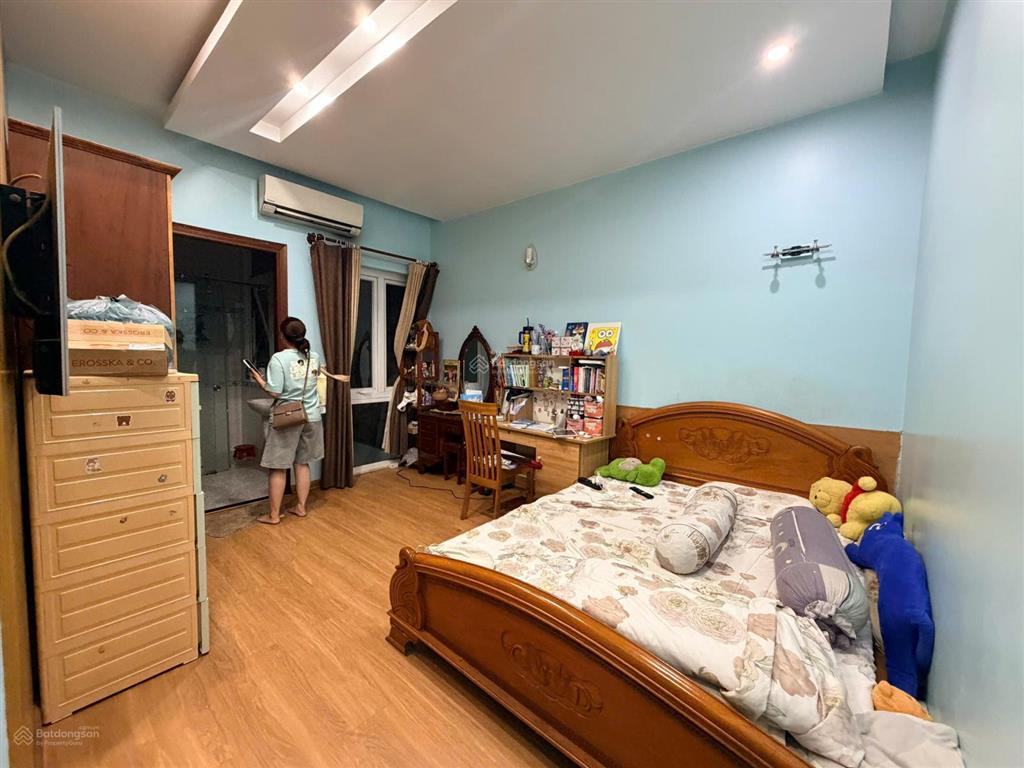 Chủ giảm mạnh 3 tỷ gấp bán biệt thự 3 tầng đường lê văn chí 166m2 ngang 7m sát hoàng diệu 2 đh spkt