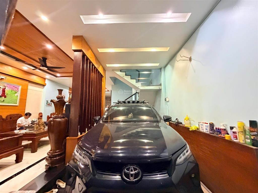 Chủ giảm mạnh 3 tỷ gấp bán biệt thự 3 tầng đường lê văn chí 166m2 ngang 7m sát hoàng diệu 2 đh spkt