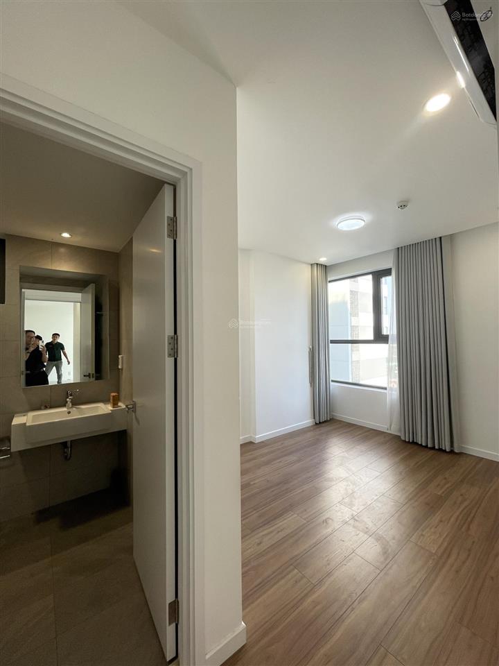 Chính chủ bán gấp 2pn 2wc 68.5m2 chung cư d'lusso quận 2, giá 5 tỷ 85 sổ hồng riêng, sang tên ngay