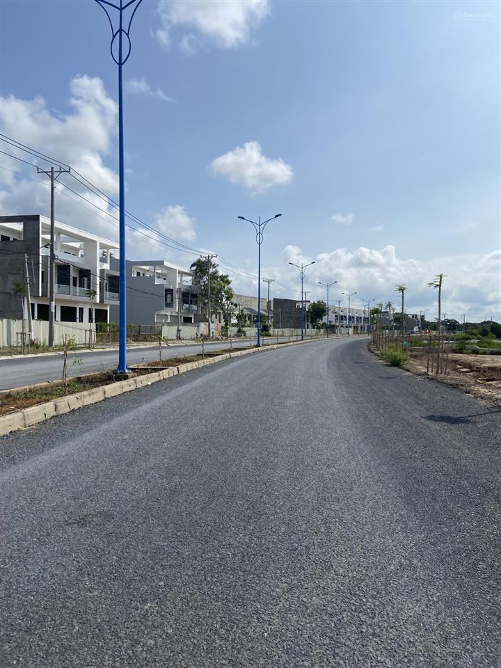 Bán nhà phố dự án la maison de cần giờ, dt 5x22 xd 1 trệt 2 lầu 1 tum, sh hỗ trợ bank  0965 004 ***