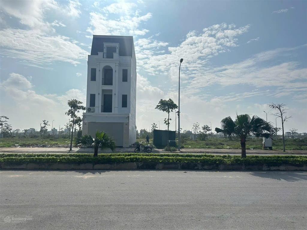 Khu đô thị nam vĩnh yên  lô 120m  trên đường 33m