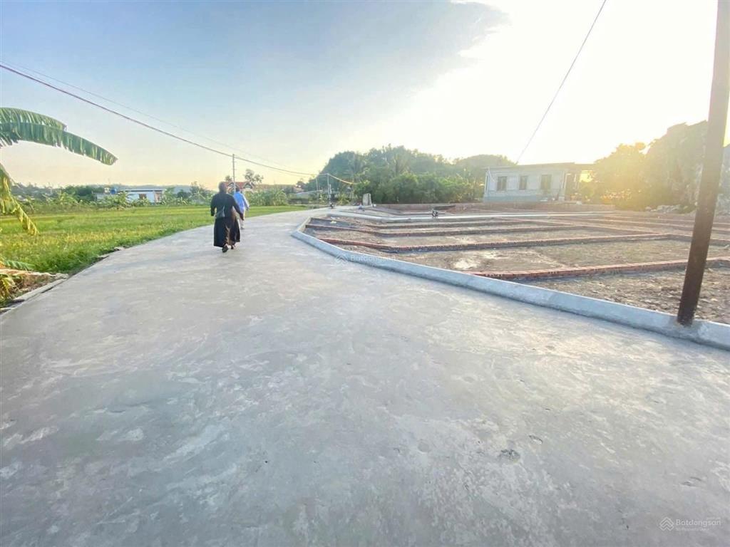 Bán lô đất mặt đường rộng 8m tại dương xuân, thủy nguyên  cách đường liên tỉnh 300m  giá 300triệu