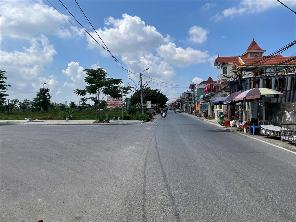 Đất trung tâm phường lê ích mộc  cách trục đường tỉnh 352 chỉ 100m  ô tô vào tận đất  715 triệu