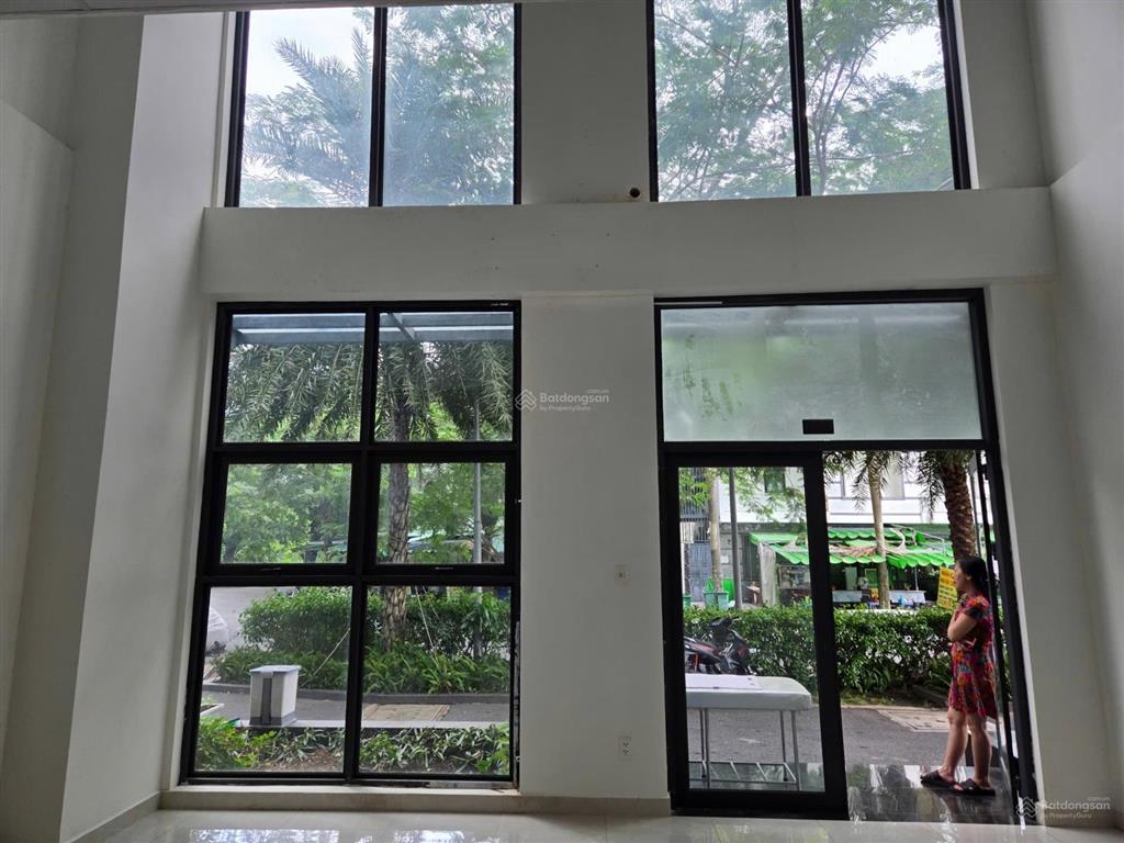 Bán shophouse thông tầng sài gòn intela  giá 3,3 tỷ  sẵn hđ thuê