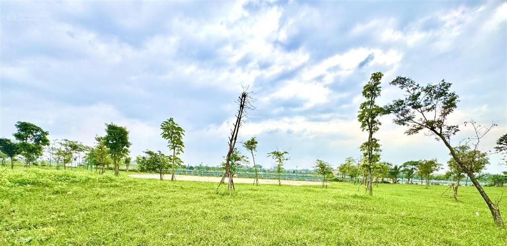 Chính chủ 400 mét vuông (20*20) hai mặt tiền, view hồ và công viên, khu đô thị mới nam vĩnh yên.