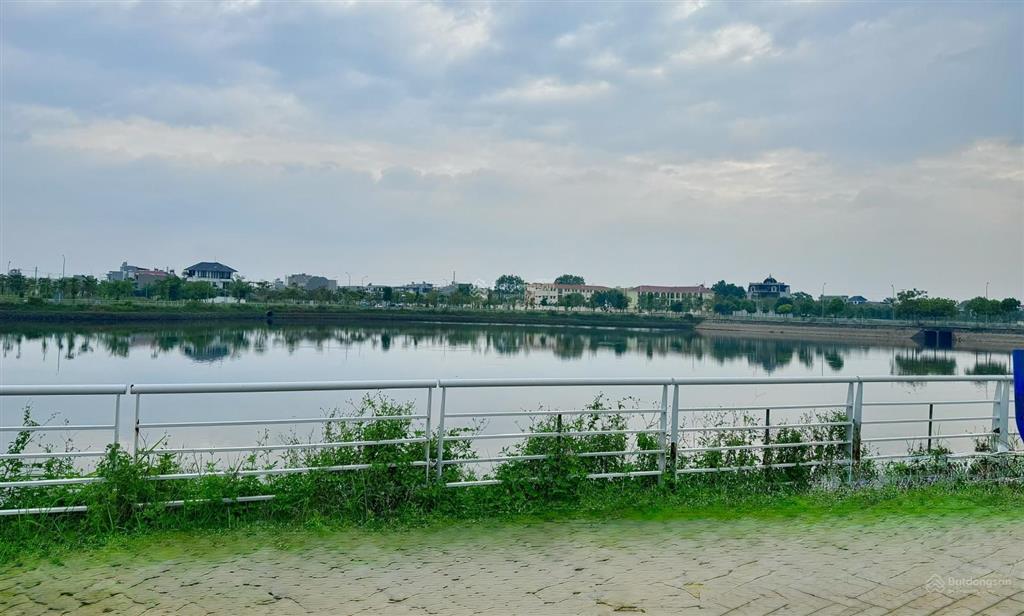 Chính chủ 400 mét vuông (20*20) hai mặt tiền, view hồ và công viên, khu đô thị mới nam vĩnh yên.