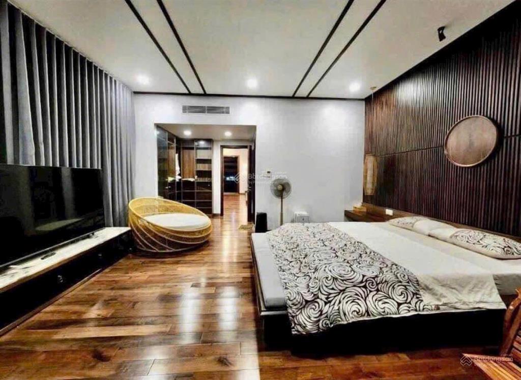 Cần bán căn biệt thự vip nhất tại đà nẵng nằm trong khu biệt thự đảo nổi, 4mt thoáng dt đất 1568m2