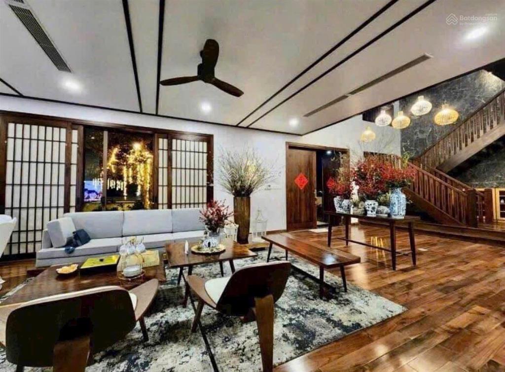 Cần bán căn biệt thự vip nhất tại đà nẵng nằm trong khu biệt thự đảo nổi, 4mt thoáng dt đất 1568m2
