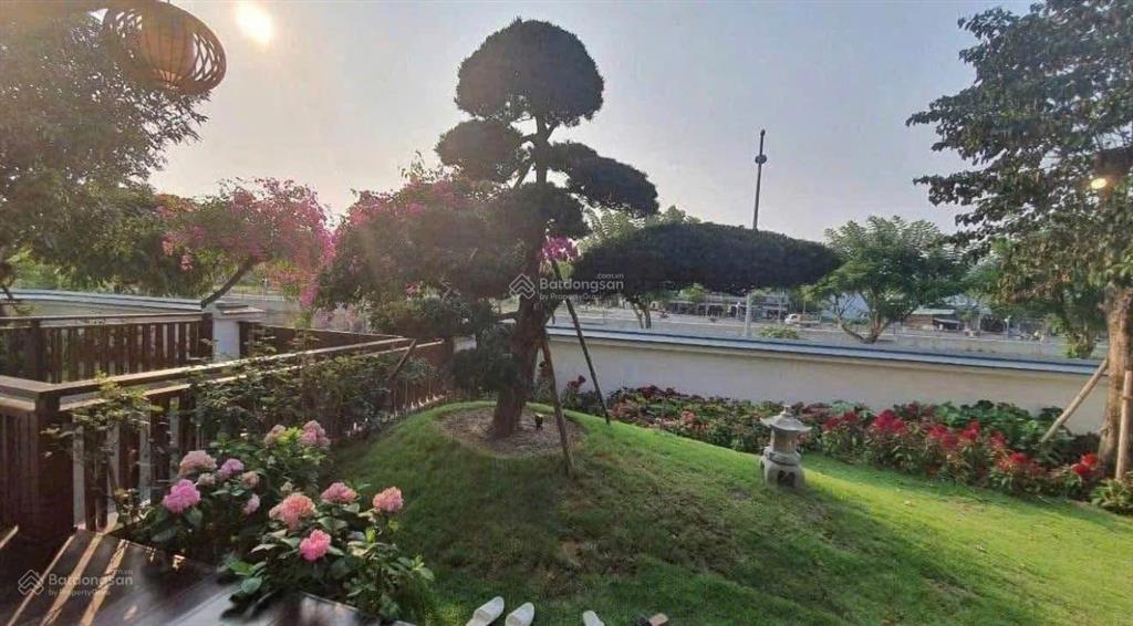 Cần bán căn biệt thự vip nhất tại đà nẵng nằm trong khu biệt thự đảo nổi, 4mt thoáng dt đất 1568m2