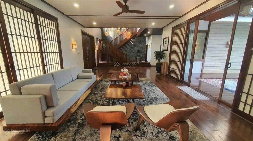 Cần bán căn biệt thự vip nhất tại đà nẵng nằm trong khu biệt thự đảo nổi, 4mt thoáng dt đất 1568m2