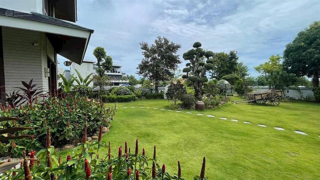 Cần bán căn biệt thự vip nhất tại đà nẵng nằm trong khu biệt thự đảo nổi, 4mt thoáng dt đất 1568m2