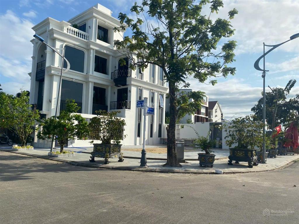 Cần bán đất biệt thự nằm trong khu biệt thự đảo nổi tại đà nẵng. 350m2 giá hơn 18 tỷ. 0793 258 ***