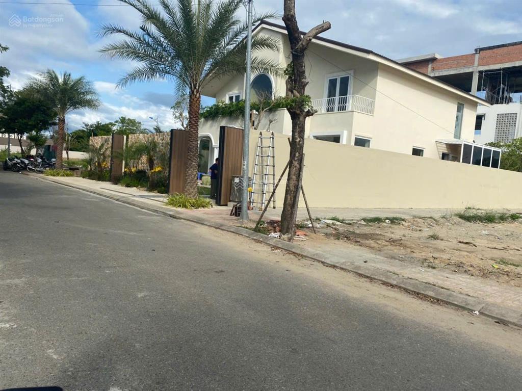 Cần bán đất biệt thự nằm trong khu biệt thự đảo nổi tại đà nẵng. 350m2 giá hơn 18 tỷ. 0793 258 ***