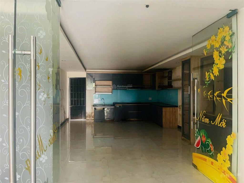 Cần bán nhà 3 tầng đường lê đại hành( đoạn không cấn đường bay) 165m ngang 7,5m