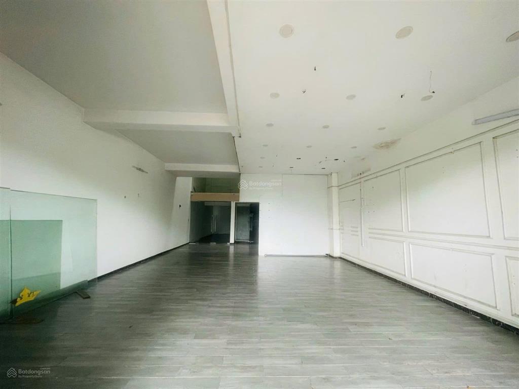 Cần bán nhà 3 tầng đường lê đại hành( đoạn không cấn đường bay) 165m ngang 7,5m