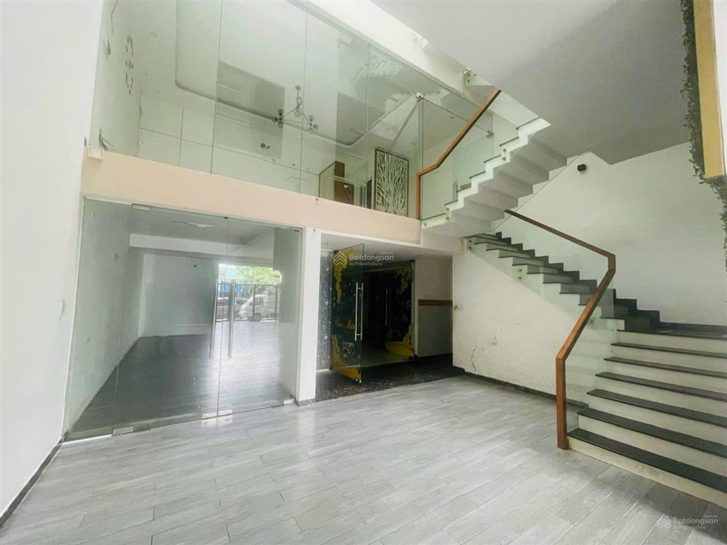 Cần bán nhà 3 tầng đường lê đại hành( đoạn không cấn đường bay) 165m ngang 7,5m