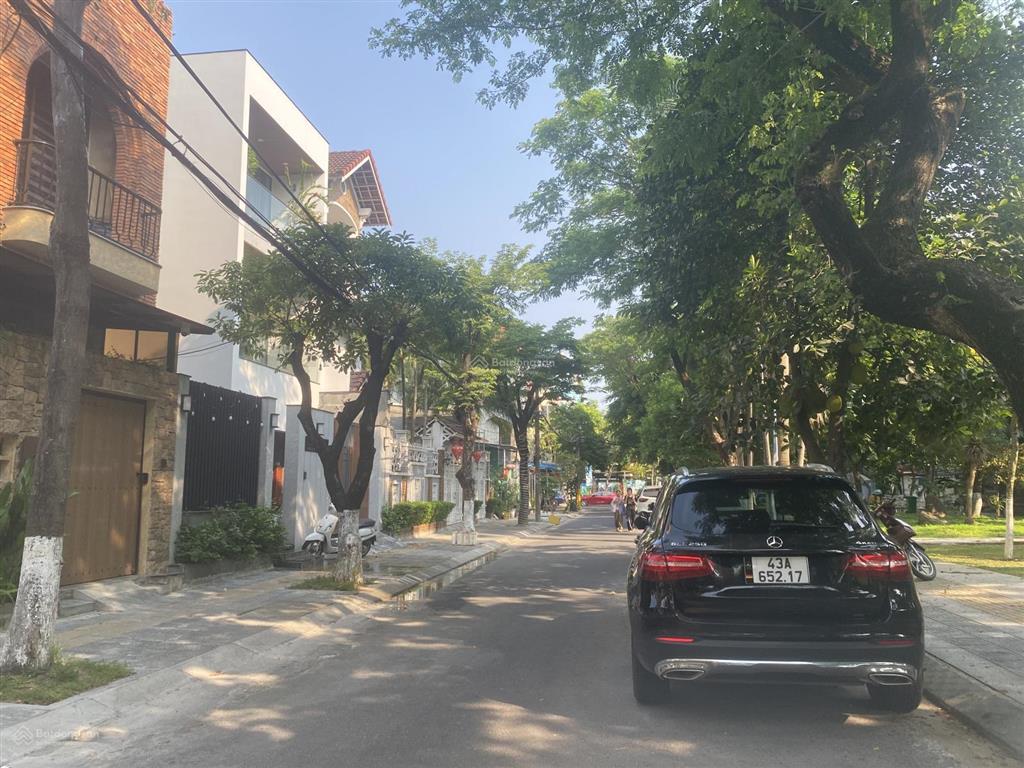 Cần bán nhà 4 tầng đối diện công viên trung tâm đà nẵng. dt đất 90m2 ngang 5m giá 10tỷ tl
