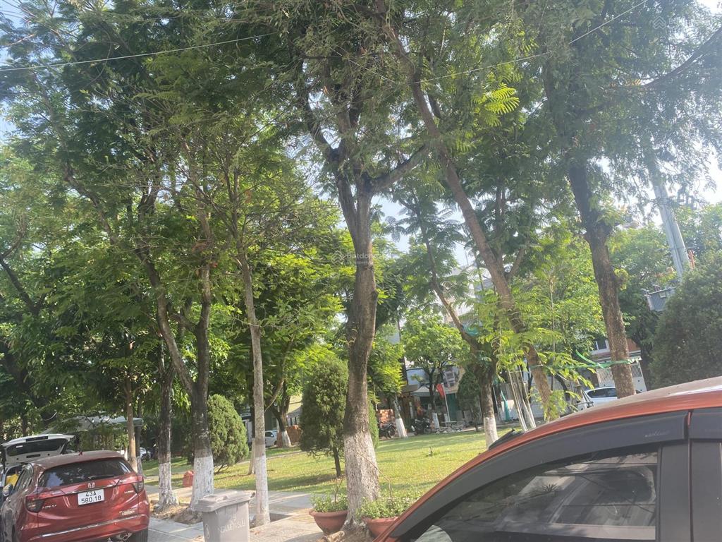 Cần bán nhà 4 tầng đối diện công viên trung tâm đà nẵng. dt đất 90m2 ngang 5m giá 10tỷ tl