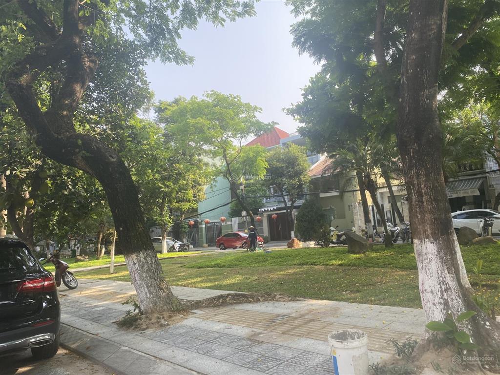 Cần bán nhà 4 tầng đối diện công viên trung tâm đà nẵng. dt đất 90m2 ngang 5m giá 10tỷ tl