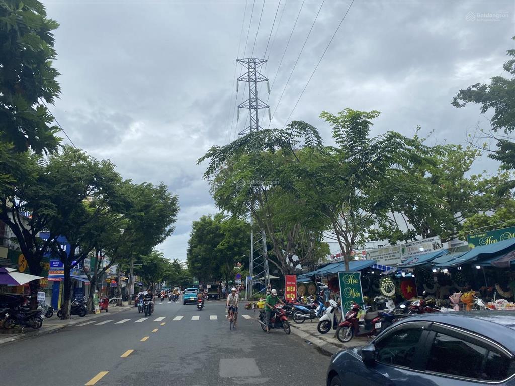 Cần bán 2 lô liền kề đẹp nhất đường núi thành trung tâm đà nẵng. 238m2 ngang 9,5m vị trí vip nhất