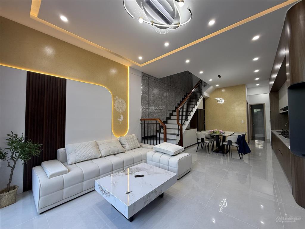 Chính chủ cần bán ngôi nhà tâm huyết 3 tầng 3 mê kiệt otto thoáng bình thái 1 nhà đẹp nội thất ful