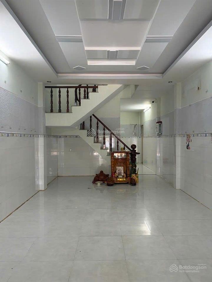 Bán nhà riêng tại quốc lộ 22, 1,939 tỷ, 150m2, chính chủ giá siêu hời