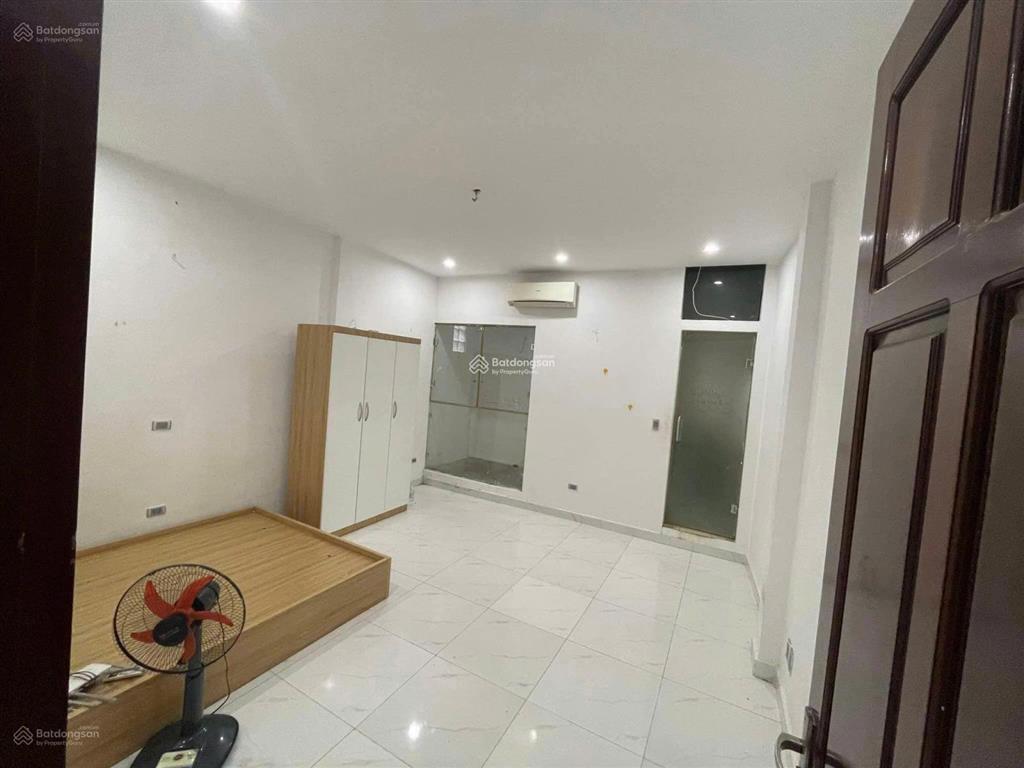 Cho thuê 3 phòng ngách 23 ngõ 165 dương quảng hàm, cầu giấy 94m2