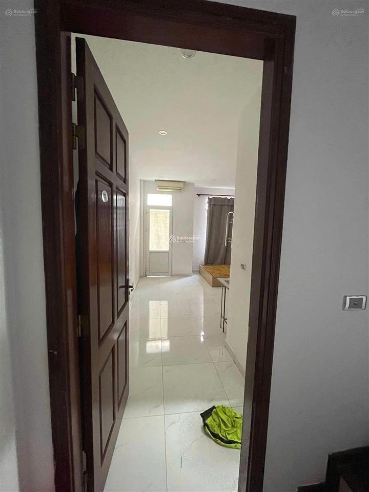 Cho thuê 3 phòng ngách 23 ngõ 165 dương quảng hàm, cầu giấy 94m2