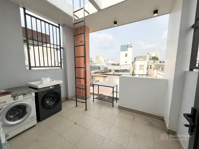 Hẻm oto vf3 khu phan xích long 5 tầng nhà còn mới 4pn sát mặt tiền