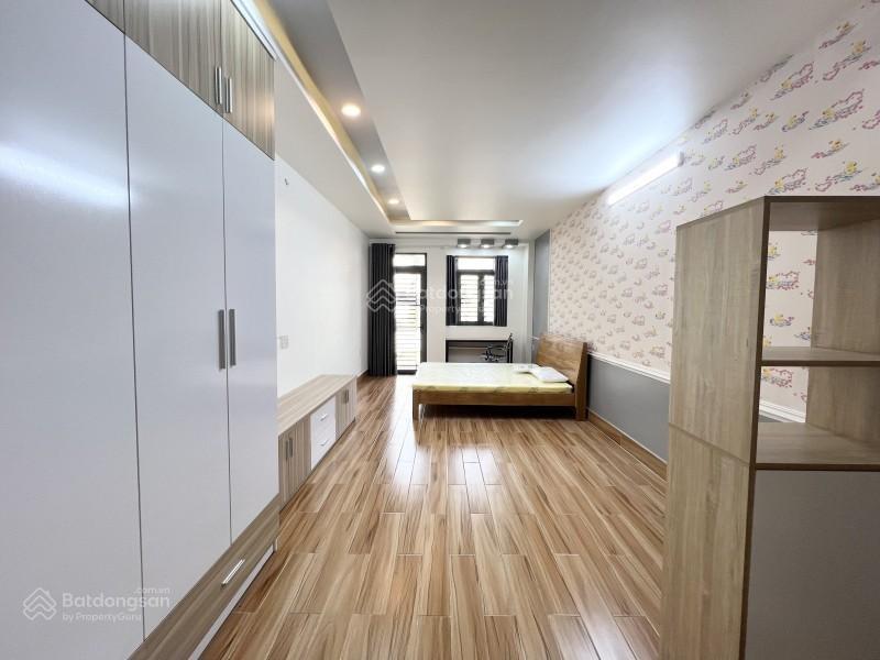 Hẻm oto vf3 khu phan xích long 5 tầng nhà còn mới 4pn sát mặt tiền