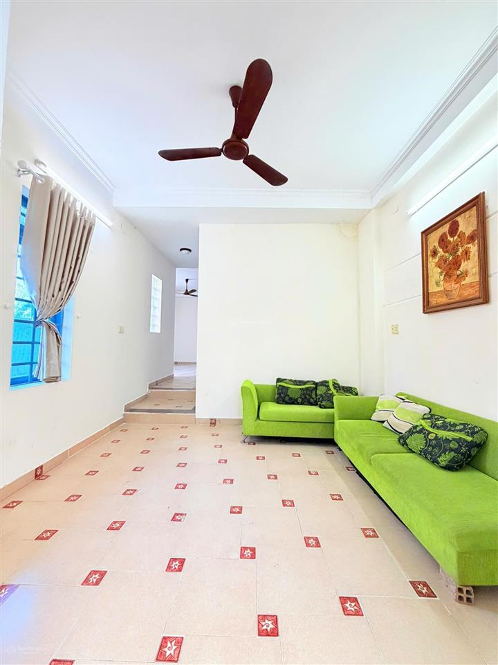 Gấp bán giảm sâu dt 98.6m2 trương công định 3 tầng có sân vườn cách 2 căn ra ô tô