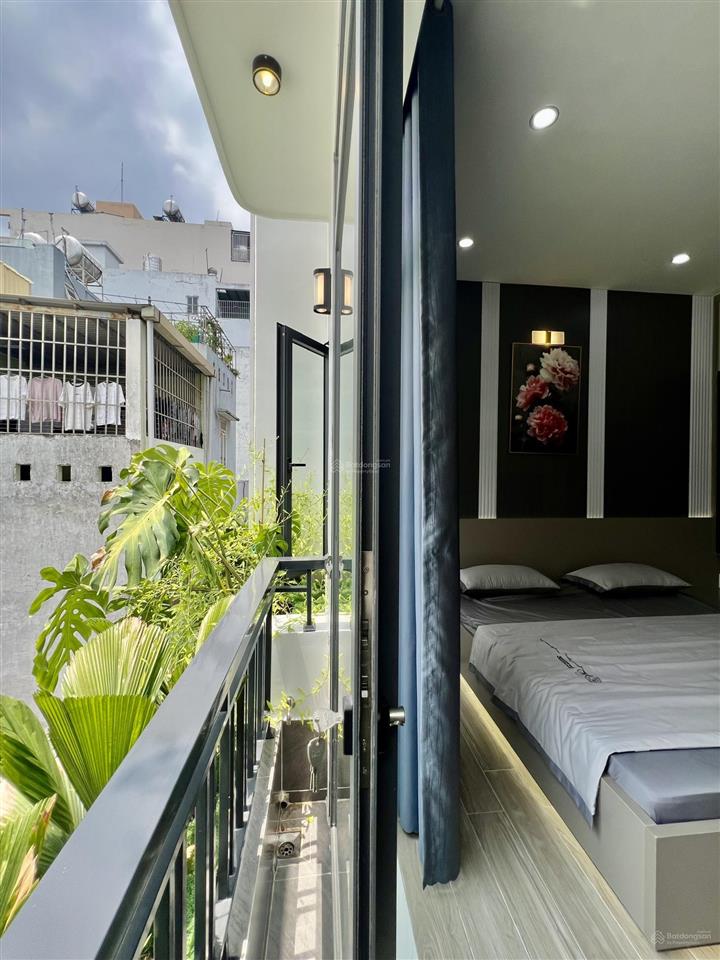 Nhà xây mới 4m x 10m 3 tầng 4 phòng ngủ gần ga t3 tân sơn nhất sát mặt tiền