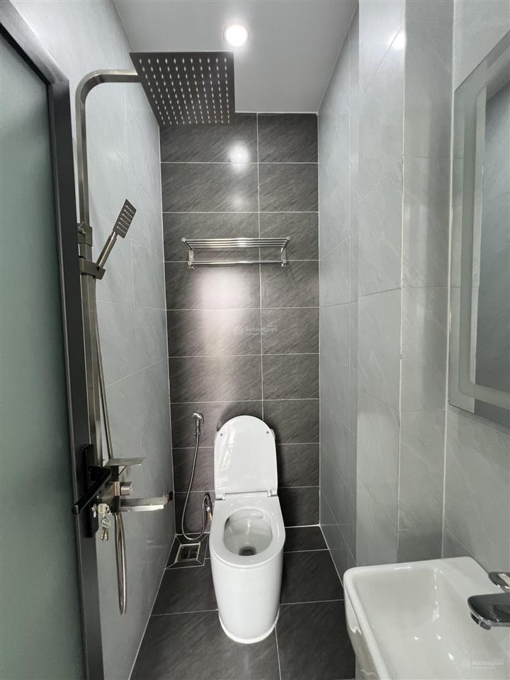 Nhà xây mới 4m x 10m 3 tầng 4 phòng ngủ gần ga t3 tân sơn nhất sát mặt tiền