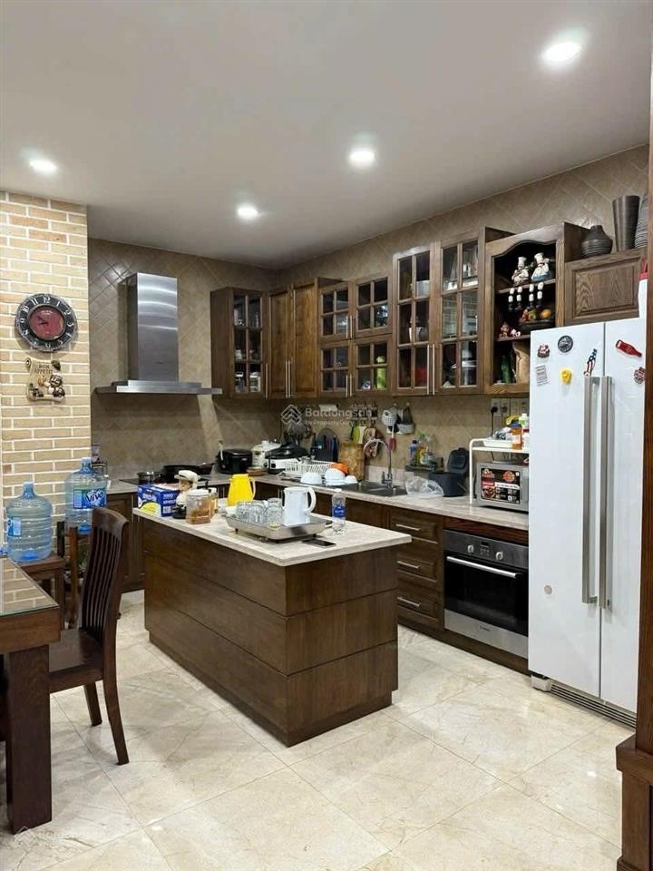 Giảm 2 tỷ căn nhà 5 tầng bán cổ điển 6m x 15m ngay t3 tân sơn nhất gần 320m2 sử dụng
