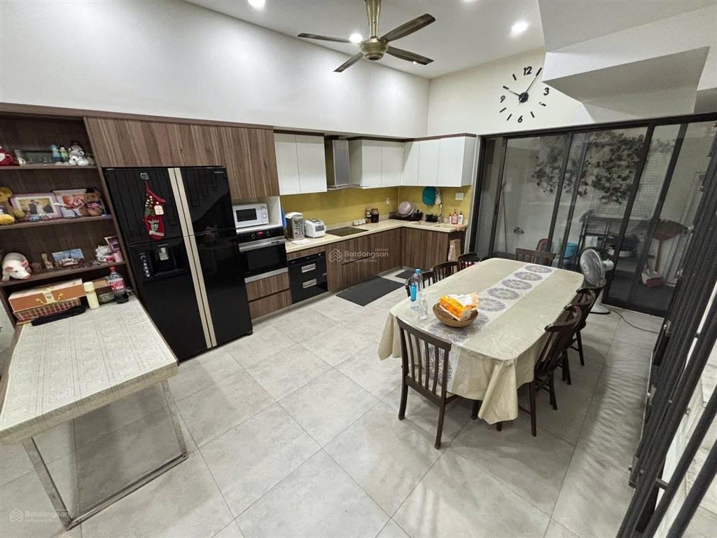 Nhà 6 tầng khu thăng long giáp sân bay ngang hiếm 5.3m có hầm để ô tô dtsd 320m2 sổ sẵn