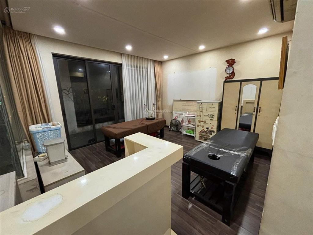 Nhà 6 tầng khu thăng long giáp sân bay ngang hiếm 5.3m có hầm để ô tô dtsd 320m2 sổ sẵn