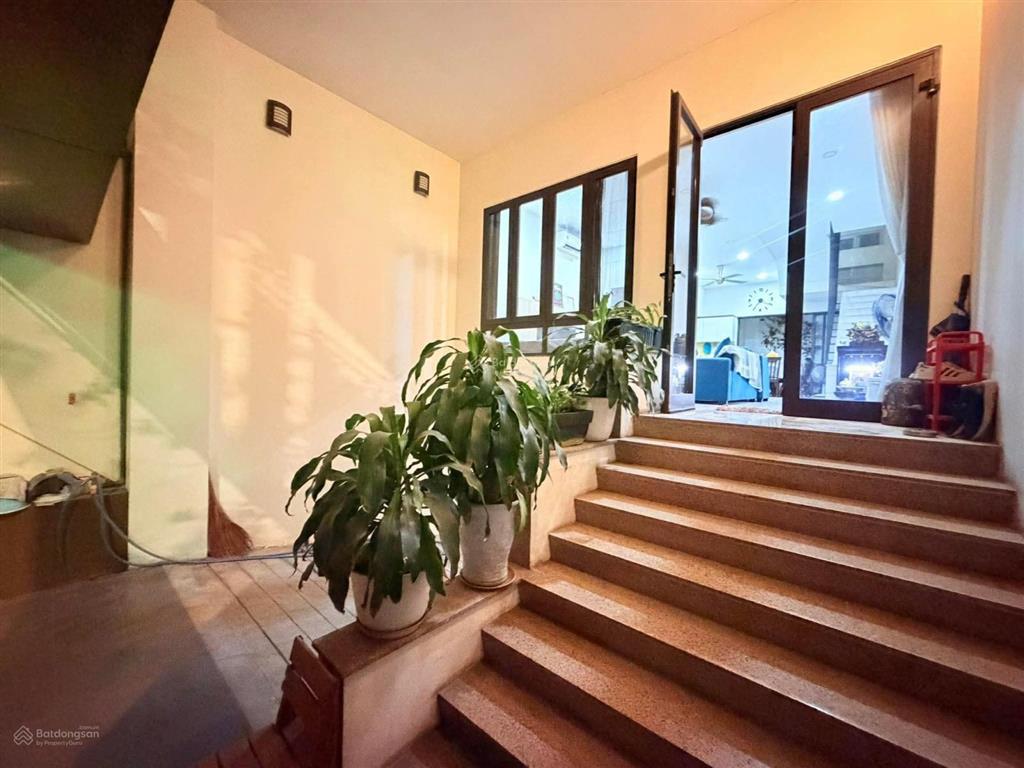 Nhà 6 tầng khu thăng long giáp sân bay ngang hiếm 5.3m có hầm để ô tô dtsd 320m2 sổ sẵn