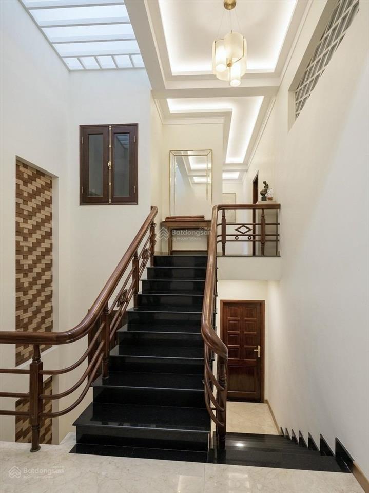 Nhà đúc 4 tầng khu vip hoàng hoa thám giáp t3 tân sơn nhất, hẻm nhựa 10m, an ninh dân trí