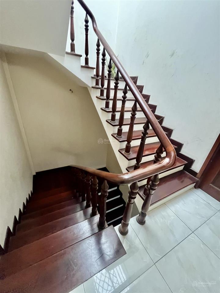 Nổi bật p4 tân bình, nhà 5 tầng sau lưng căn mặt tiền, hẻm ô tô 5m có ô chờ thang máy