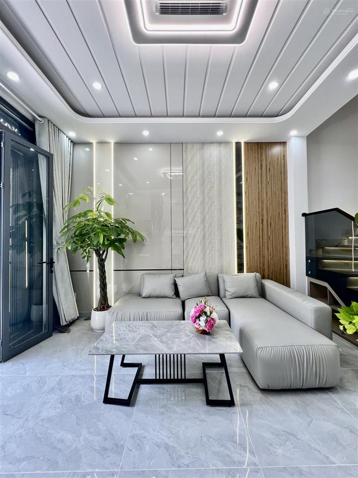 Nhà xây mới 3 tầng gần trường tân trụ cách 1 căn ra mặt tiền 4m x 12m 4 phòng ngủ sẵn nội thất