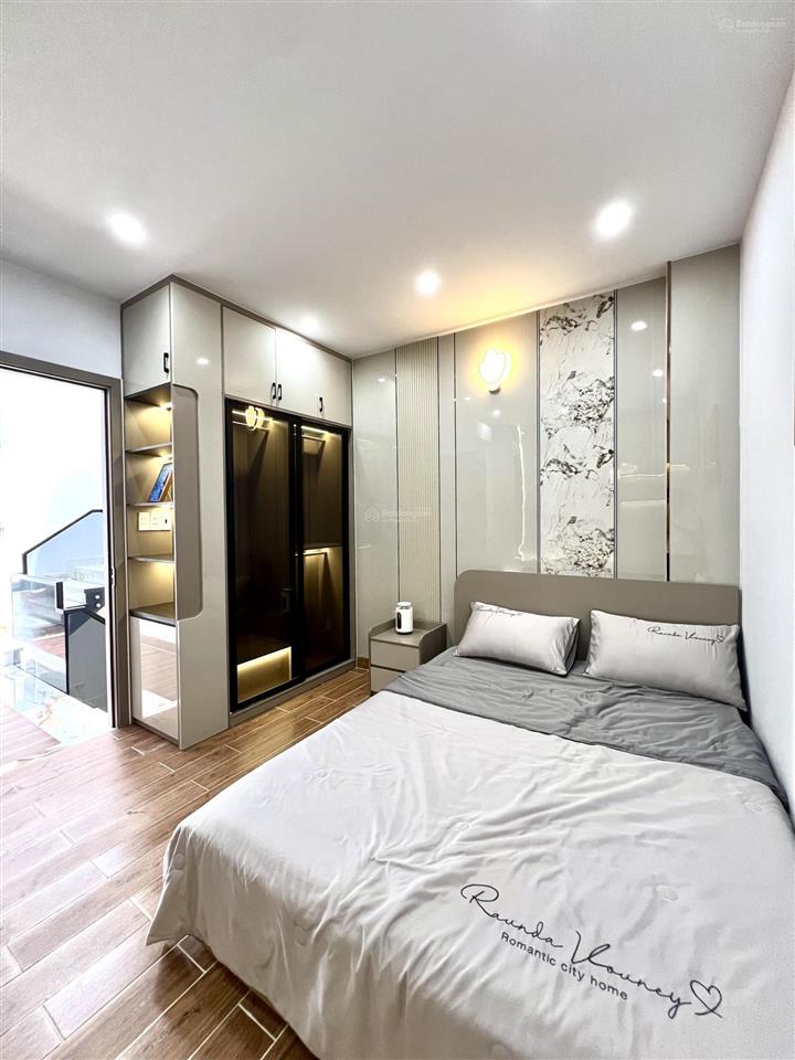 Nhà xây mới 3 tầng gần trường tân trụ cách 1 căn ra mặt tiền 4m x 12m 4 phòng ngủ sẵn nội thất