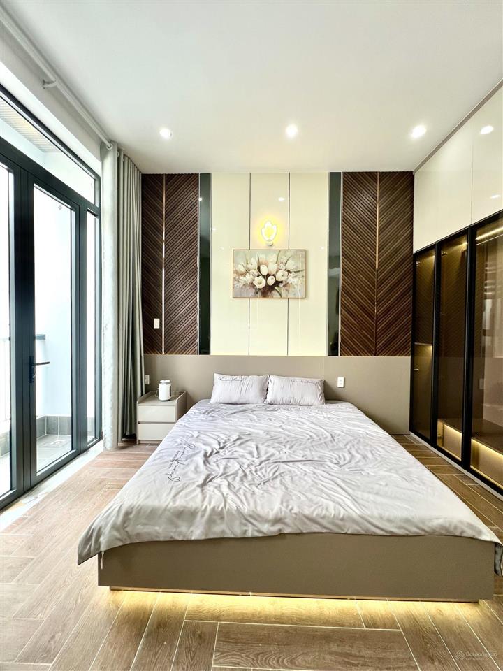 Nhà xây mới 3 tầng gần trường tân trụ cách 1 căn ra mặt tiền 4m x 12m 4 phòng ngủ sẵn nội thất