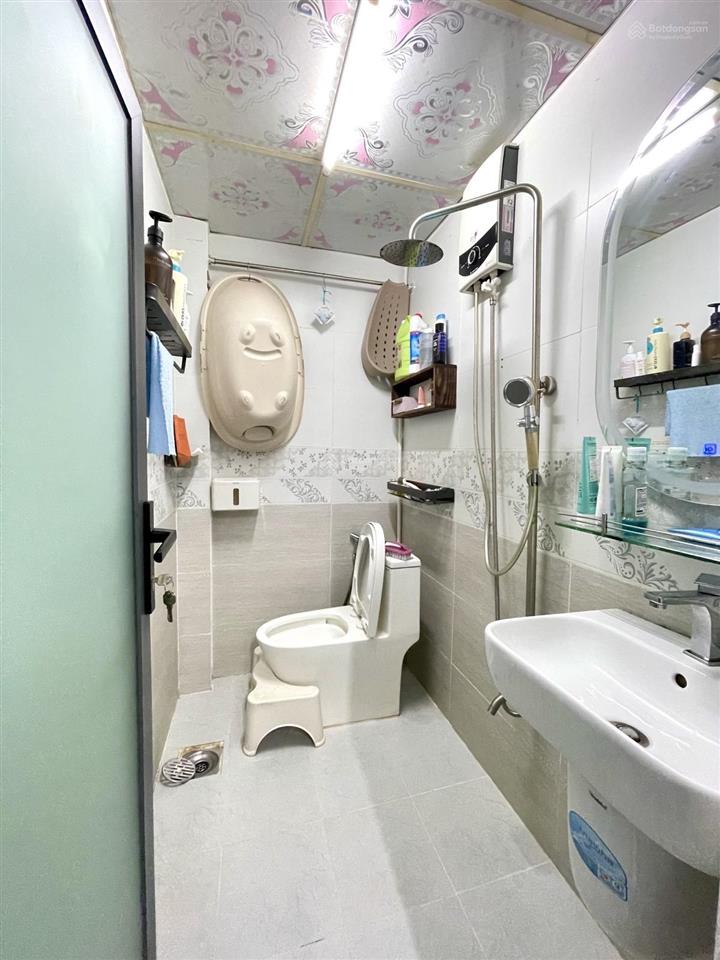 Sát vách emart phan huy ích, 4.9m x 12m nở hậu 5.4m, nhà 2 tầng còn mới về ở ngay, nhỉnh 6 tỷ