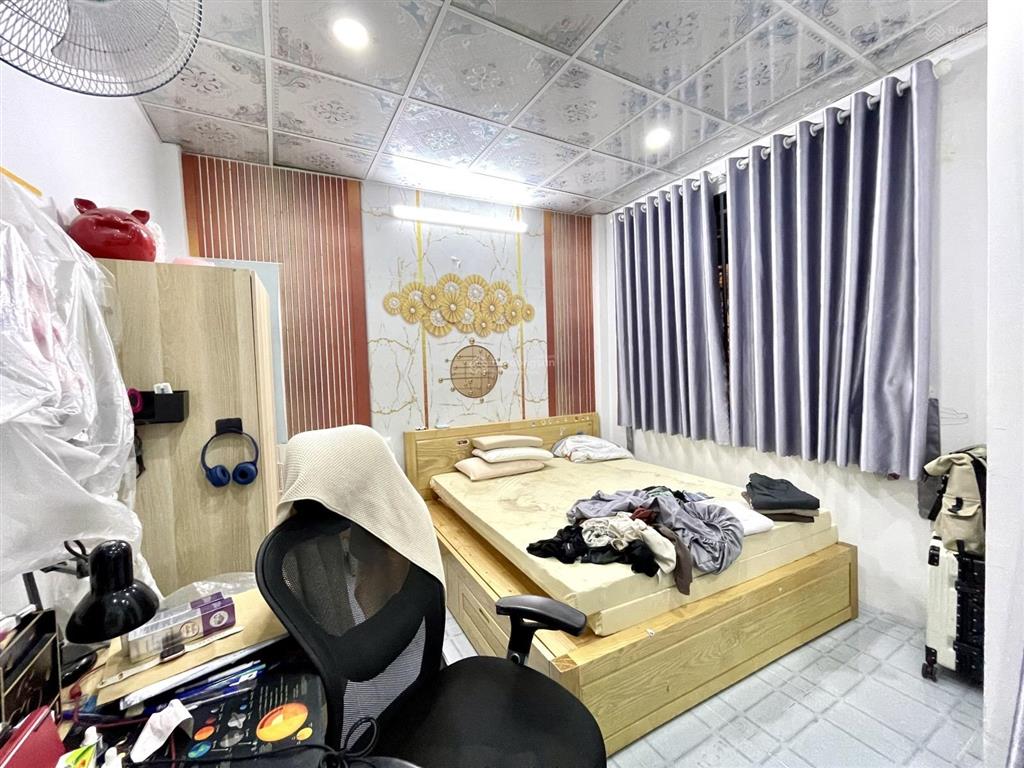 Sát vách emart phan huy ích, 4.9m x 12m nở hậu 5.4m, nhà 2 tầng còn mới về ở ngay, nhỉnh 6 tỷ