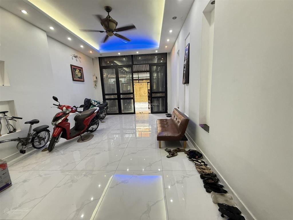 Bán nhà hẻm oto 8m phạm văn bạch 4.5m x 20m nhà đúc 3 tầng ngay cổng quân đội rất an ninh